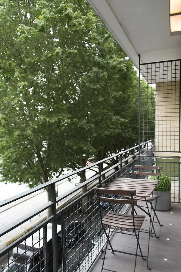 Veeve - By The Riverbank Apartment Paris